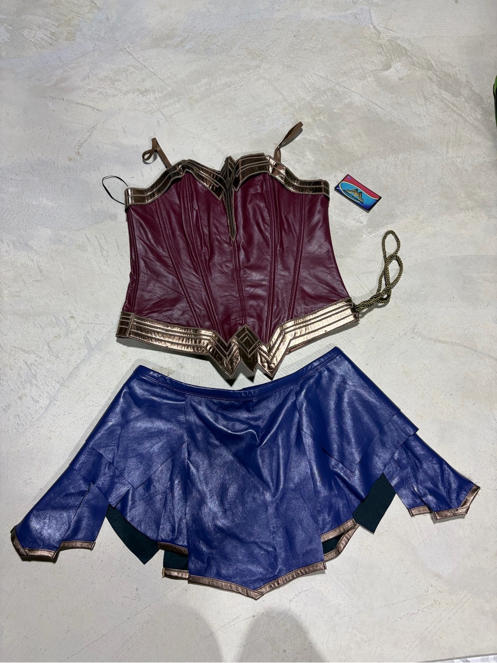 Wonder Woman NWT DC women’s Costume Set large